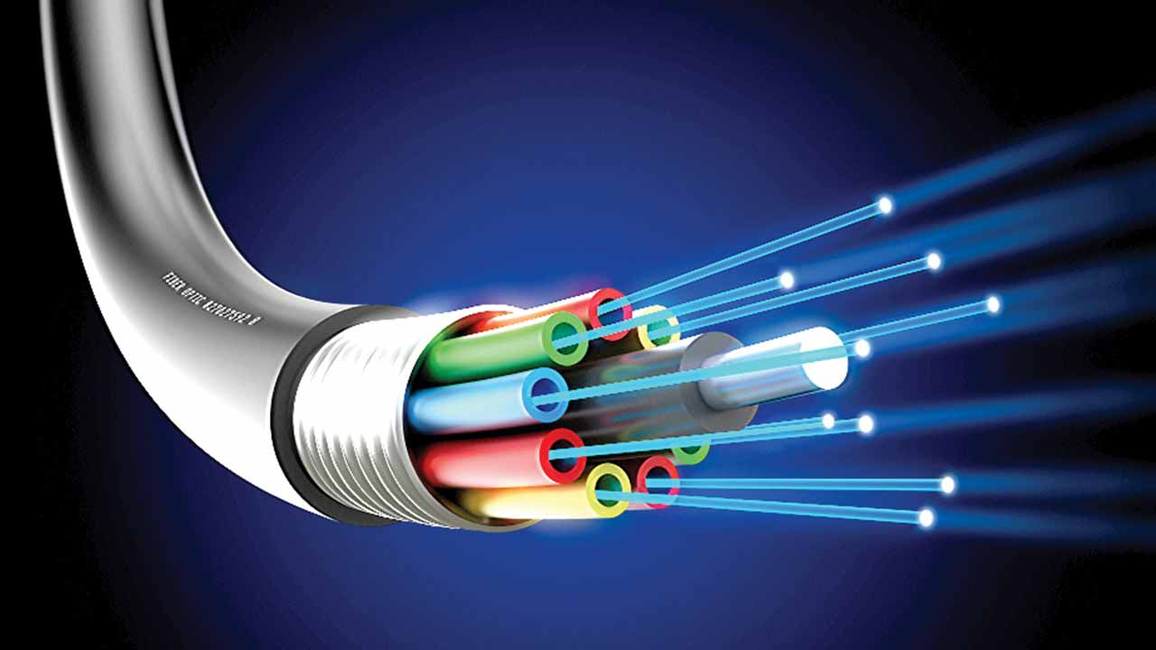 Why are quality and fibre count important in fibre optic cables for internet data networks?